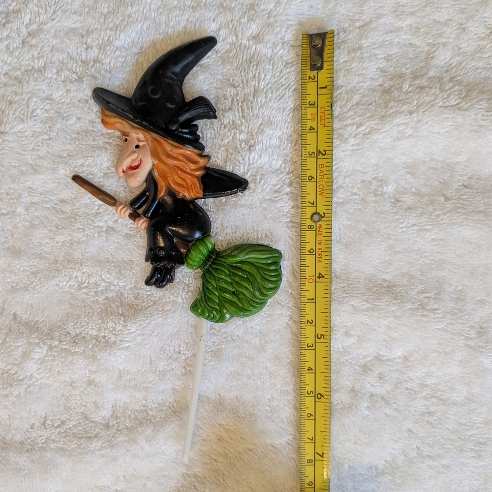 Vintage 70s Halloween Cake Topper Hard Plastic Witch Riding Broom Holiday Season - Picture 2 of 3